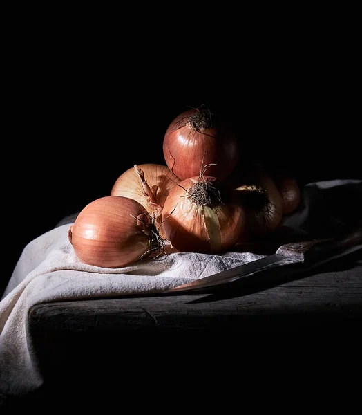 Cebollas marrones redondas sin pelar — Foto de Stock
