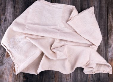 gri ahşap arka plan üzerinde nakış ile tekstil bulaşık bezi 