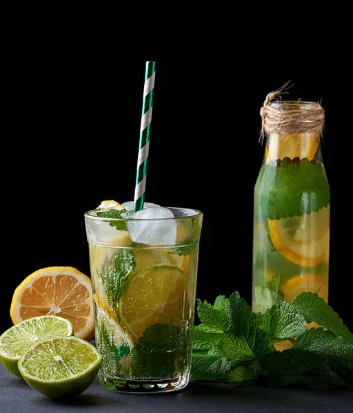 taze limonata soğuk limonata, limon ve nane yeşili bir bardak