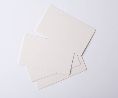 boş dikdörtgen kağıt beyaz kartvizit yığını