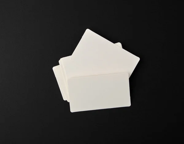 Stos pustych kartek prostokątnych białych wizytówek — Zdjęcie stockowe