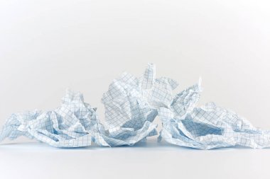 not defterinden hücreye boş yırtılmış kağıt parçaları 