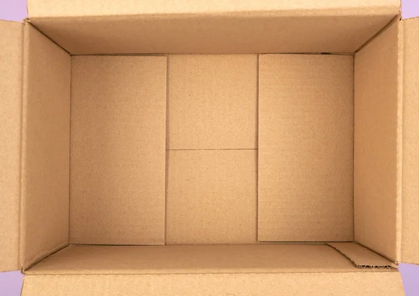 Spodní část otevřené prázdné hnědé kartonové krabice — Stock fotografie