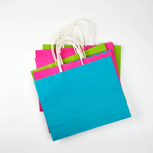 Bolsas de compras de papel multicolor rectangulares con asas — Foto de Stock