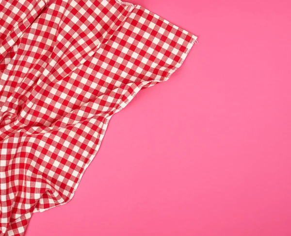 Біло-червоний картатий кухонний рушник — стокове фото