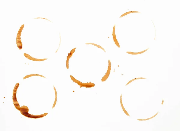 Banyak jejak bulat dari cangkir kopi pada backgro kertas putih — Stok Foto