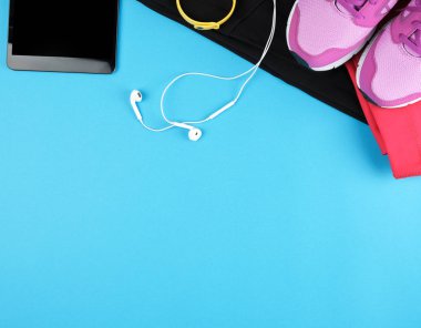 boş siyah ekranlı elektronik tablet, yanında fitness