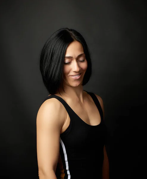 Portrait of a beautiful young woman with black hair on a dark ba — Stock Photo, Image