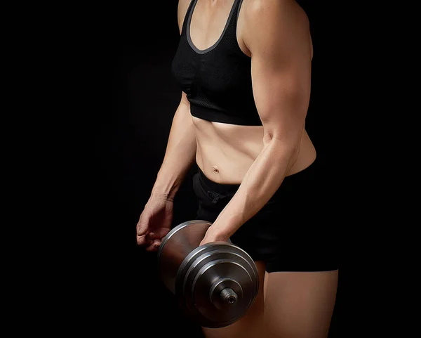 Girl with a sports figure and muscles holds a type-setting steel — Stock Photo, Image