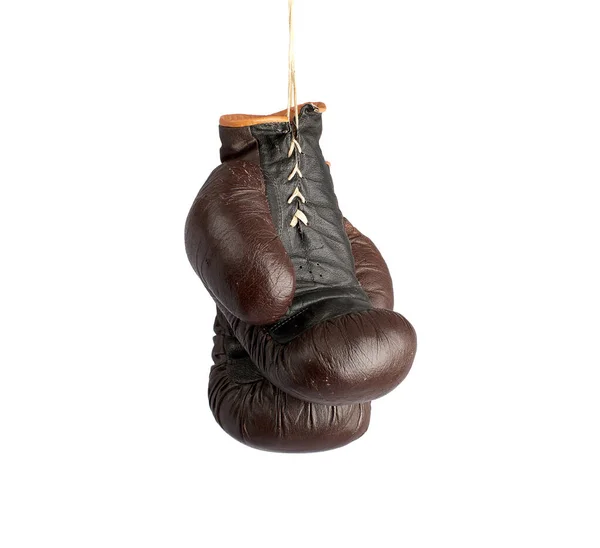 Pair of very old vintage brown leather boxing gloves hanging on — ストック写真