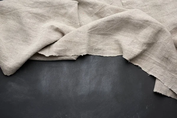 Szürke Konyhai Textil Törölköző Összehajtogatva Egy Fekete Asztalra Felülnézetből Üres — Stock Fotó