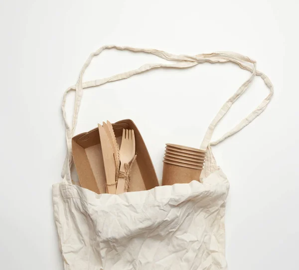Λευκή Υφασμάτινη Τσάντα Και Επιτραπέζια Σκεύη Μίας Χρήσης Από Καφέ — Φωτογραφία Αρχείου