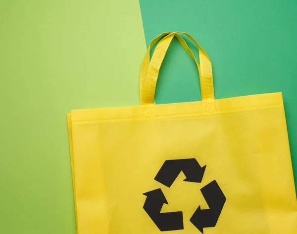 Bolso Textil Amarillo Reutilizable Fabricado Viscosa Sobre Fondo Verde Vista — Foto de Stock