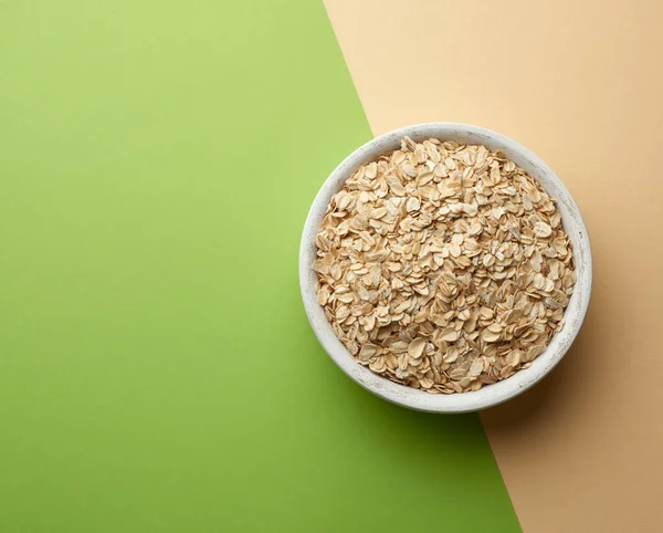 Raw Oatmeal White Wooden Bowl Green Background Top View — Stock Photo, Image