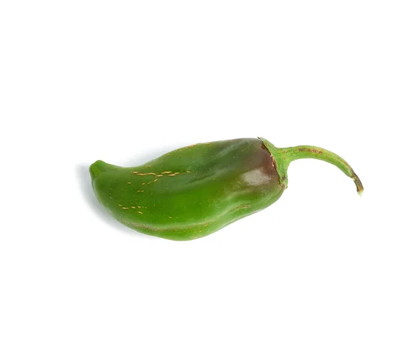 Pod Van Groene Hete Peper Geïsoleerd Witte Achtergrond Kruidig Kruid — Stockfoto