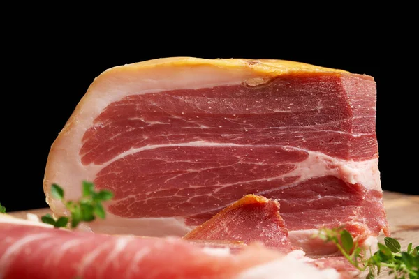 Sepotong Besar Prosciutto Ham Italia Dibuat Dengan Ham Parut Dengan — Stok Foto