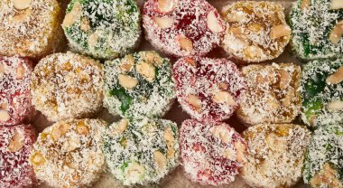 Hindistancevizli beyaz talaş, tatlı sıralanmış, üst manzara