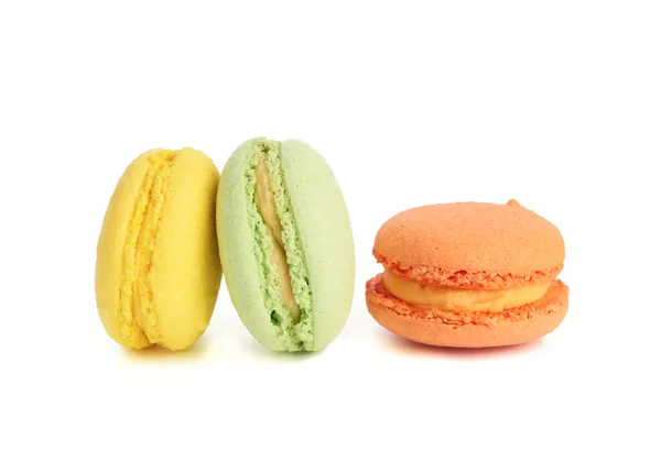 Runde Gebackene Macarons Isoliert Auf Weißem Hintergrund Nahaufnahme — Stockfoto