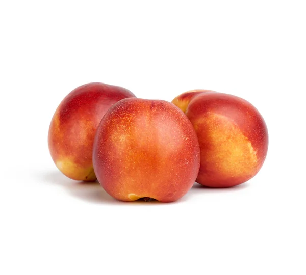 Rijp Rond Rood Nectarine Geïsoleerd Witte Achtergrond Smakelijk Gezond Fruit — Stockfoto