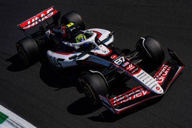  Oliver Bearman (GBR) - 6-9 Eylül 2025 tarihleri arasında İtalya 'nın Lombardy kentindeki Monza Pisti' nde düzenlenen Formula 1 Pirelli Gran Premio dItalia 2025 sırasında Haas F1 Takımı. 2025 FIA Formula 1 Dünya Şampiyonasının 16. raundu.