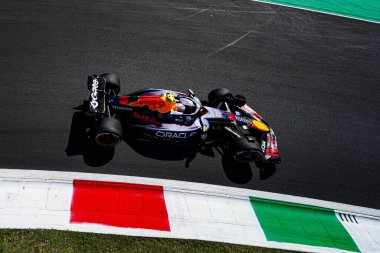  Yuki Tsunoda (JPN) - Oracle Red Bull Racing - Red Bull RB21 - Honda RBPT Formula 1 sırasında Gran Premio dItalia 2025 Monza Circuit, Lombardy, İtalya, 6-9 Eylül 2025 tarihleri arasında. 2025 FIA Formula 1 Dünya Şampiyonasının 16. raundu.