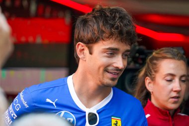 1650 Formula 1 sırasında 6 Eylül - 9 Eylül 2025 tarihleri arasında İtalya 'nın Lombardiya bölgesindeki Monza Pisti' nde Gran Premio dItalia 2025. 2025 FIA Formula 1 Dünya Şampiyonasının 16. raundu.    