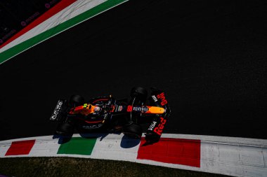  Yuki Tsunoda (JPN) - Oracle Red Bull Racing - Red Bull RB21 - Honda RBPT Formula 1 sırasında Gran Premio dItalia 2025 Monza Circuit, Lombardy, İtalya, 6-9 Eylül 2025 tarihleri arasında. 2025 FIA Formula 1 Dünya Şampiyonasının 16. raundu. 