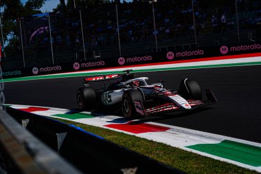  Esteban Ocon (FRA) - Haas F1 Team - Haas VF-25 - Ferrari Formula 1 Pirelli Gran Premio dItalia 2025 Monza Circuit, Lombardy, İtalya, 6-9 Eylül 2025 tarihleri arasında. 2025 FIA Formula 1 Dünya Şampiyonasının 16. raundu.