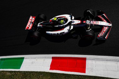  Oliver Bearman (GBR) - 6-9 Eylül 2025 tarihleri arasında İtalya 'nın Lombardy kentindeki Monza Pisti' nde düzenlenen Formula 1 Pirelli Gran Premio dItalia 2025 sırasında Haas F1 Takımı. 2025 FIA Formula 1 Dünya Şampiyonasının 16. raundu.