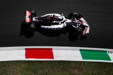  Esteban Ocon (FRA) - Haas F1 Team - Haas VF-25 - Ferrari Formula 1 Pirelli Gran Premio dItalia 2025 Monza Circuit, Lombardy, İtalya, 6-9 Eylül 2025 tarihleri arasında. 2025 FIA Formula 1 Dünya Şampiyonasının 16. raundu.
