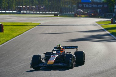  Yuki Tsunoda (JPN) - Oracle Red Bull Racing - Red Bull RB21 - Honda RBPT Formula 1 sırasında Gran Premio dItalia 2025 Monza Circuit, Lombardy, İtalya, 6-9 Eylül 2025 tarihleri arasında. 2025 FIA Formula 1 Dünya Şampiyonasının 16. raundu.