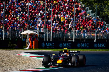  Yuki Tsunoda (JPN) - Oracle Red Bull Racing - Red Bull RB21 - Honda RBPT Formula 1 sırasında Gran Premio dItalia 2025 Monza Circuit, Lombardy, İtalya, 6-9 Eylül 2025 tarihleri arasında. 2025 FIA Formula 1 Dünya Şampiyonasının 16. raundu.