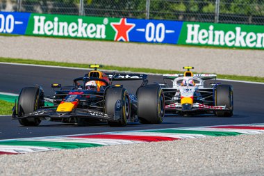  Yuki Tsunoda (JPN) - Oracle Red Bull Racing - Red Bull RB21 - Honda RBPT Formula 1 sırasında Gran Premio dItalia 2025 Monza Circuit, Lombardy, İtalya, 6-9 Eylül 2025 tarihleri arasında. 2025 FIA Formula 1 Dünya Şampiyonasının 16. raundu.
