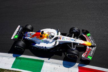 Isaac Hadjar (FRA) Visa Cash App RB F1 takımı Formula 1 sırasında Gran Premio dItalia 2025 Monza Circuit, Lombardy, İtalya 'da, 6-9 Eylül 2025 tarihleri arasında. 2025 FIA Formula 1 Dünya Şampiyonasının 16. raundu.