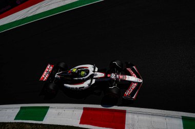  Oliver Bearman (GBR) - 6-9 Eylül 2025 tarihleri arasında İtalya 'nın Lombardy kentindeki Monza Pisti' nde düzenlenen Formula 1 Pirelli Gran Premio dItalia 2025 sırasında Haas F1 Takımı. 2025 FIA Formula 1 Dünya Şampiyonasının 16. raundu.