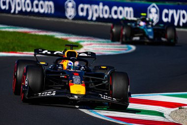  Max Verstappen (NED) - Oracle Red Bull Racing - Red Bull RB21 - Honda RBPT Formula 1 Pirelli Gran Premio dItalia 2025 Monza Circuit, Lombardy, İtalya, 6-9 Eylül 2025 tarihleri arasında. 2025 FIA Formula 1 Dünya Şampiyonasının 16. raundu.
