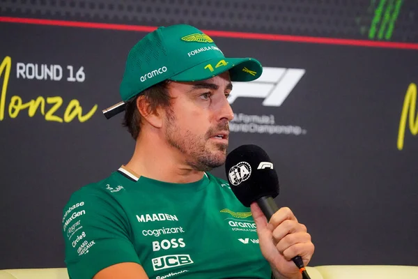  Fernando Alonso (ESP) - Aston Martin Aramco F1 Takımı - Aston Martin AMR25 - Mercedesduring the Formula 1 Pirelli Gran Premio dItalia 2025, Monza Pisti, Lombardy, İtalya, 6-9 Eylül 2025. 