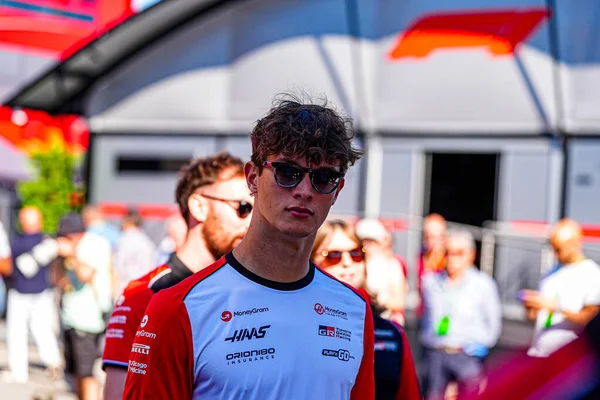  Oliver Bearman (GBR) - 6-9 Eylül 2025 tarihleri arasında İtalya 'nın Lombardy kentindeki Monza Pisti' nde düzenlenen Formula 1 Pirelli Gran Premio dItalia 2025 sırasında Haas F1 Takımı. 2025 FIA Formula 1 Dünya Şampiyonasının 16. raundu.