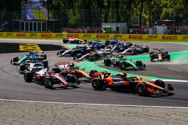 6-9 Eylül 2025 tarihleri arasında İtalya, Lombardy 'deki Monza Pisti' nde düzenlenen Formula 1 Pirelli Gran Premio dItalia 2025 yarışının başlangıcı. 2025 FIA Formula 1 Dünya Şampiyonasının 16. raundu.