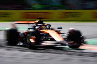 6-9 Eylül 2025 tarihleri arasında İtalya 'nın Lombardy kentindeki Monza Pisti' nde düzenlenen Formula 1 Pirelli Gran Premio dItalia 2025 sırasında. 2025 FIA Formula 1 Dünya Şampiyonasının 16. raundu.  