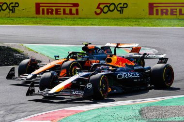  Max Verstappen (NED) - Oracle Red Bull Racing - Red Bull RB21 - Honda RBPT and Lando Norris (GBR) - McLaren Formula 1 Team - McLaren MCL39 - Mercedesduring the Formula 1 Pirelli Gran Premio dItalia 2025 at Monza Circuit, Lombardiya, İtalya