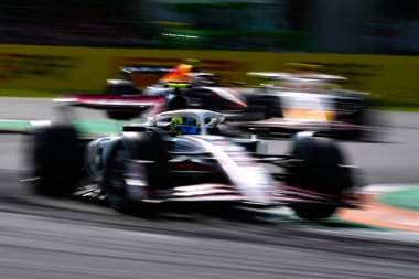  Oliver Bearman (GBR) - 6-9 Eylül 2025 tarihleri arasında İtalya 'nın Lombardy kentindeki Monza Pisti' nde düzenlenen Formula 1 Pirelli Gran Premio dItalia 2025 sırasında Haas F1 Takımı. 2025 FIA Formula 1 Dünya Şampiyonasının 16. raundu.