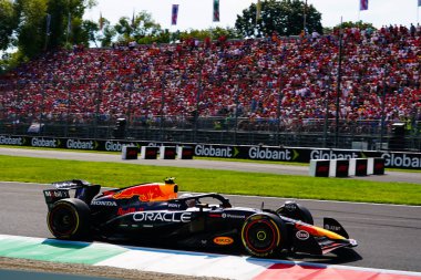  Yuki Tsunoda (JPN) - Oracle Red Bull Racing - Red Bull RB21 - Honda RBPT Formula 1 sırasında Gran Premio dItalia 2025 Monza Circuit, Lombardy, İtalya, 6-9 Eylül 2025 tarihleri arasında. 2025 FIA Formula 1 Dünya Şampiyonasının 16. raundu. 