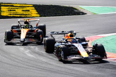  Max Verstappen (NED) - Oracle Red Bull Racing - Red Bull RB21 - Honda RBPT and Lando Norris (GBR) - McLaren Formula 1 Team - McLaren MCL39 - Formula 1 Pirelli Gran Premio dItalia 2025 Monza Pisti, Lombardy, İtalya