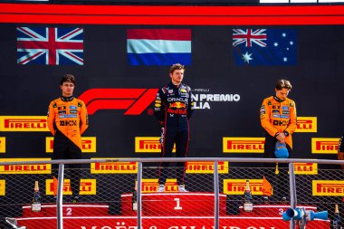 6-9 Eylül 2025 tarihleri arasında İtalya 'nın Monza Pisti' nde düzenlenen Formula 1 Pirelli Gran Premio dItalia 2025 yarışı podyumu. 2025 FIA Formula 1 Dünya Şampiyonasının 16. raundu. 