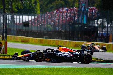  Max Verstappen (NED) - Oracle Red Bull Racing - Red Bull RB21 - Honda RBPT Formula 1 Pirelli Gran Premio dItalia 2025 Monza Circuit, Lombardy, İtalya, 6-9 Eylül 2025 tarihleri arasında. 2025 FIA Formula 1 Dünya Şampiyonasının 16. raundu.