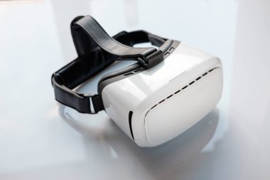 VR cam yansıtıcı beyaz yüzeyi