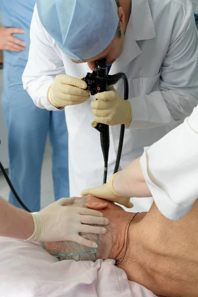Doctor Gastroenterólogo Haciendo Gastroscopia — Foto de Stock
