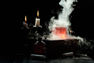 Büyü ve büyücülük kavramı. Büyü kitabı, sihirli iksir ve mumlar tablo kümesi. Sağlık iksiri. Simya kavramı.