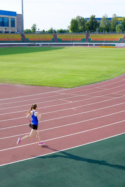 Desporto Jovem Atlética Tênis Rosa Correr Pista Corrida Estádio Execução — Fotografia de Stock